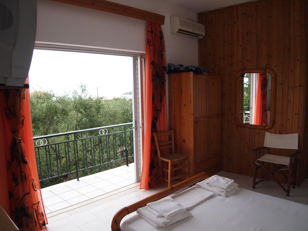 Oasis Apartments Stoupa Room photo