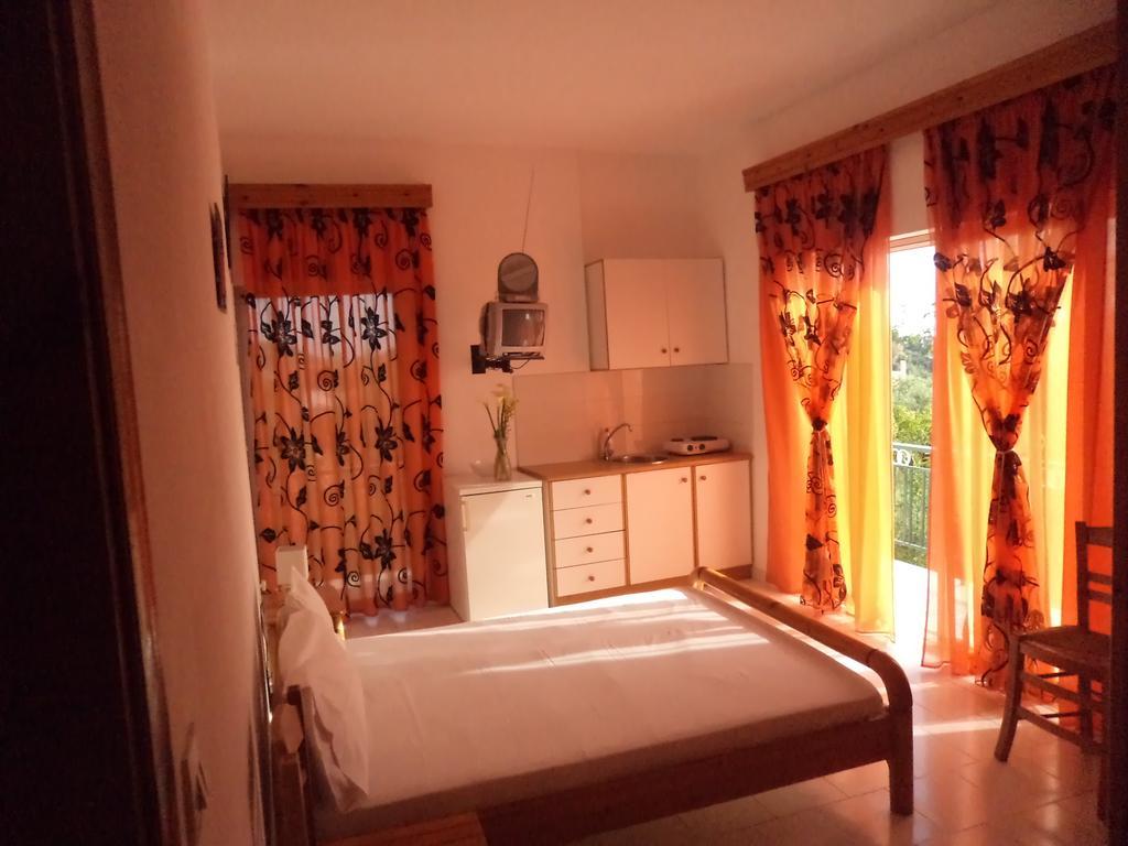 Oasis Apartments Stoupa Room photo